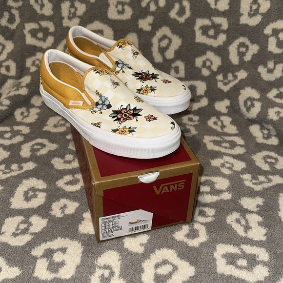 New 🆕 Vans Classic Slip-On (Cottage Check Floral Yellow White) Sneaker 😍 - Picture 3 of 17